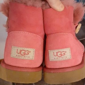 Bailey button uggs short